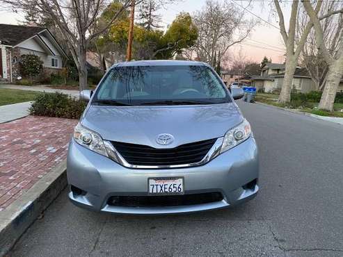 2013 Toyota sienna Le clean title for sale in Mountain View, CA