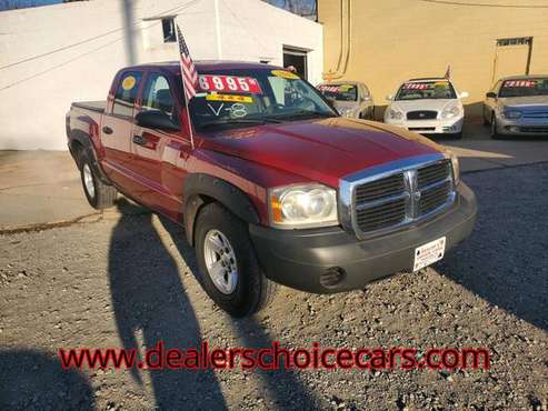 2007 Dodge Dakota Crew Cab 4x4 V-8 - cars & trucks - by dealer -... for sale in Highland, IL