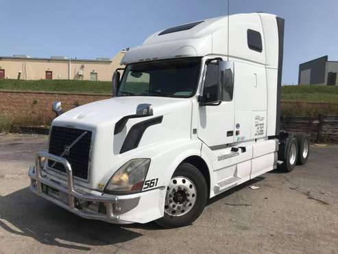 Volvo D13 engine 670 VNL - cars & trucks - by owner - vehicle... for sale in Westmont, IL
