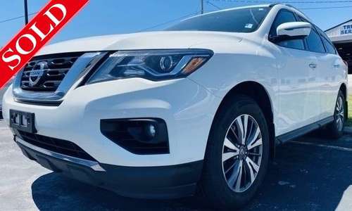 SLEEK White Pathfinder 2017 Nissan Pathfinder 4X4 4WD SUV - cars & for sale in Clinton, MO