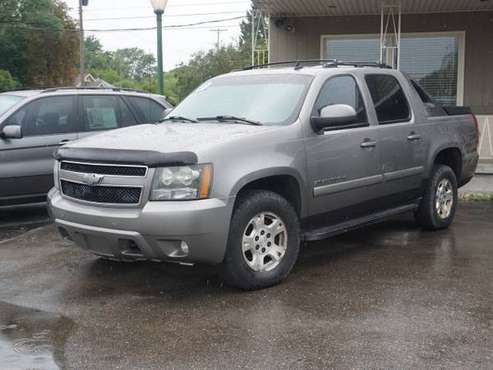 2007 *Chevrolet* *Avalanche* *LT 1500* Graystone Met for sale in Muskegon, MI