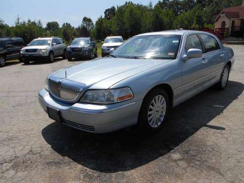 Lincoln Town Car Signature limited Luxury sedan ***1 Year Warranty** for sale in hampstead, RI