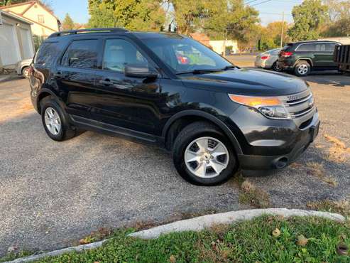 /2013 Ford Explorer 4x4-3rd row/ - cars & trucks - by owner -... for sale in Lansing, MI