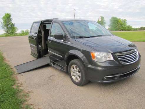 2012 TOWN & COUNTRY HANDICAP ACCESS - - by dealer for sale in Sauk Centre, MN
