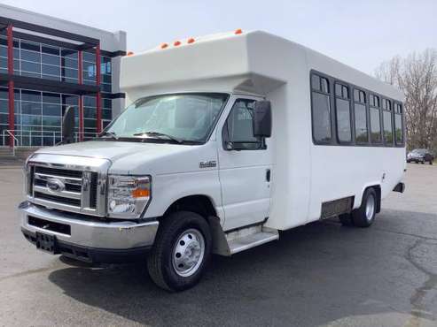 Clean Carfax! 2010 Ford Econoline! Dually! Passenger Bus! 24 Seats! for sale in Ortonville, MI