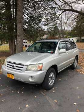 Toyota Highlander - cars & trucks - by owner - vehicle automotive sale for sale in Albany, NY