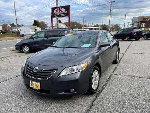 2007 Toyota Camry XLE Sunroof Leather clean carfax Service record -... for sale in Westport , MA