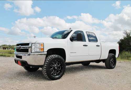 2014 CHEVROLET 2500 LT 4x4 - LOW MILES- DIESEL- COGNITO- NEW 20s &... for sale in Liberty Hill, TX