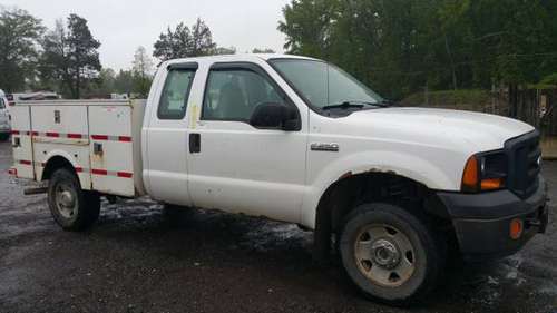 2006 FORD F250 UTILITY TRUCK (4x4) GAS FUEL - cars & trucks - by... for sale in District Heights, District Of Columbia