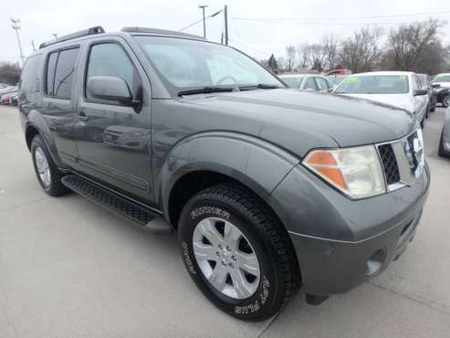 2007 Nissan Pathfinder LE Gray for sale in URBANDALE, IA
