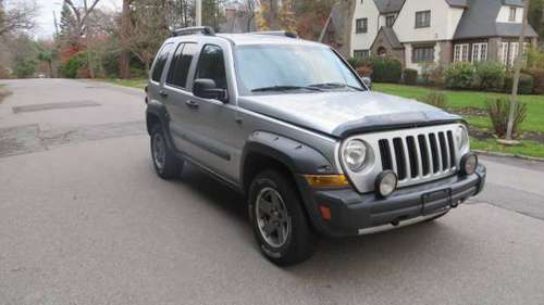 Jeep Liberty Renegade 05 Auto 4x4 fully loaded no rust great shape -... for sale in Trumbull, CT