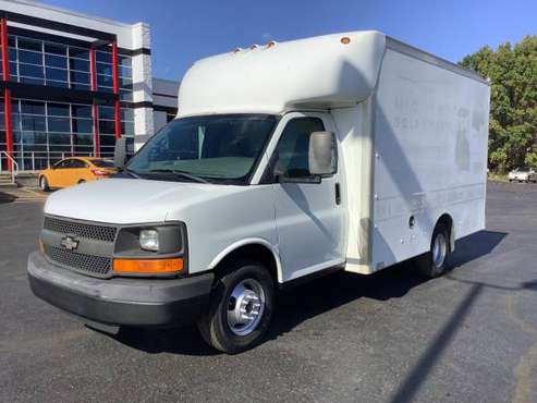 Accident Free! 2006 Chevy Express G3500! Cutaway Box Van! - cars &... for sale in Ortonville, OH