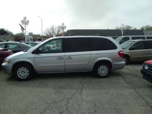2006 Chrysler Town & Country - - by dealer - vehicle for sale in Topeka, KS