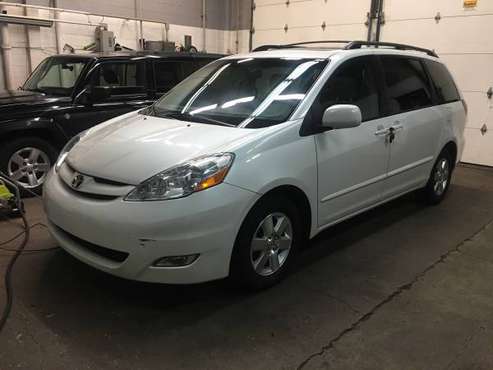 2007 Toyota Sienna all power loaded 7 passenger for sale in Southport, NY