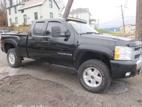2008 chevy silverado lifted black - cars & trucks - by dealer -... for sale in Rutland, VT