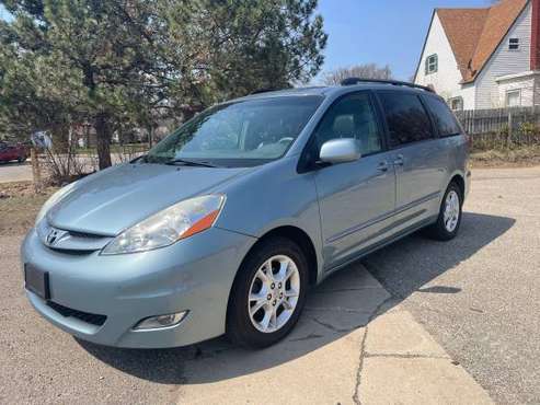 2006 Toyota Sienna XLE, Sunroof, Leather for sale in Grand Rapids, MI