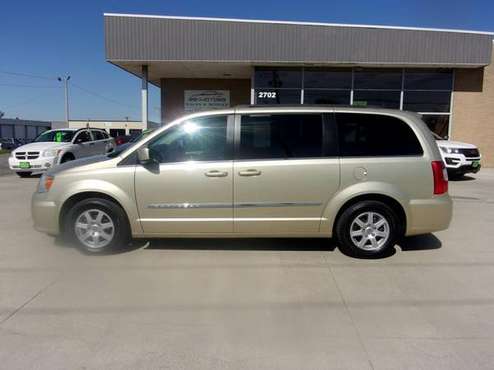 2011 Chrysler Town Country Touring - - by dealer for sale in Cedar Rapids, IA
