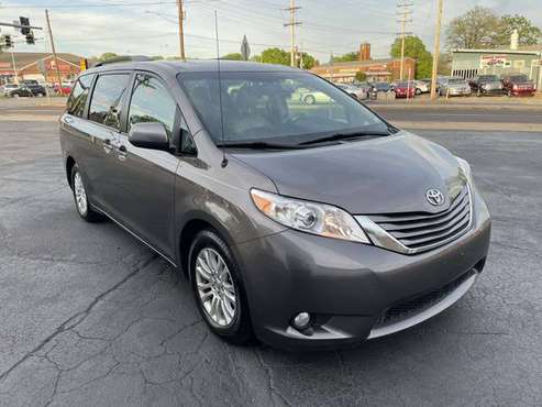 2012 Toyota Sienna XLE FULLY-LOADED ONE-OWNER VERY CLEAN for sale in Saint Louis, MO