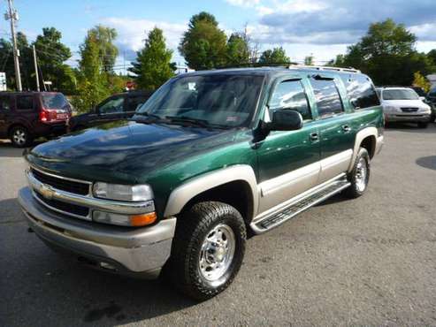 2001 CHEVROLET SUBURBAN LT 2500 4X4 AUTOMATIC RUNS GOOD HARD TO FIND for sale in Milford, MA