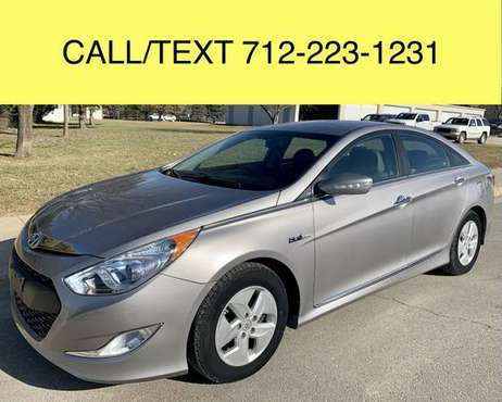 2012 HYUNDAI SONATA HYBRID LIKE NEW !! NEW TIRES!! GREAT MPG'S!! -... for sale in Le Roy, IA
