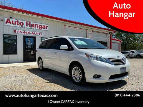 2017 Toyota Sienna Premium XLE 8 Passenger 1 Owner CARFAX - cars & for sale in Azle, TX