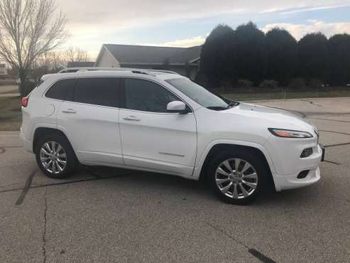 2017 Jeep Cherokee Overland - cars & trucks - by owner - vehicle... for sale in Green Bay, WI