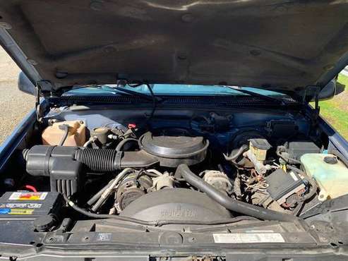 95 Chevy Suburban LT 1500 for sale in Longview, OR