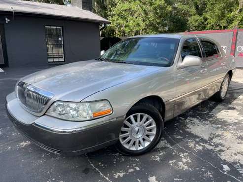 2003 Lincoln Town Car 4dr Sdn Signature - - by dealer for sale in TAMPA, FL