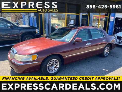 2000 Lincoln Town Car Signature - - by dealer for sale in Camden, NJ