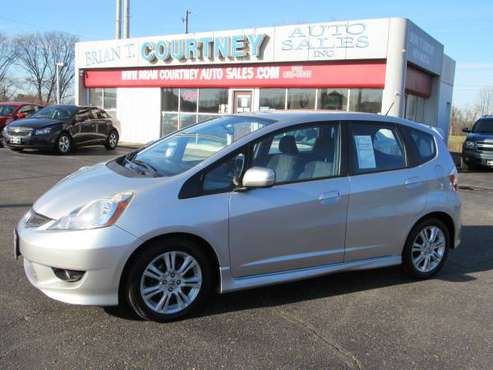 2011 Honda Fit Sport Hatch - cars & trucks - by dealer - vehicle... for sale in Alliance, OH