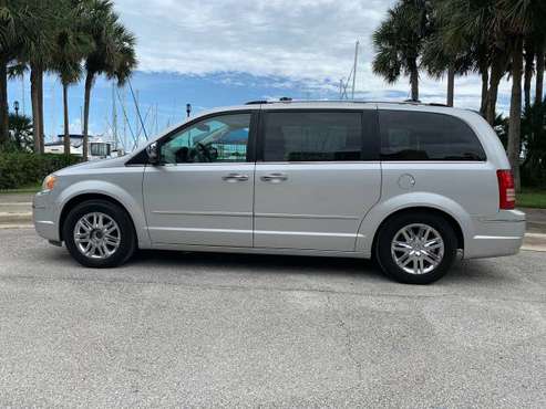*** 2008 Chrysler Town & Country- EVERYONE IS APPROVED!! *** - cars... for sale in Daytona Beach, FL