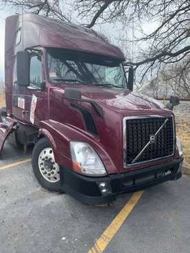 VOLVO VNL 670 - good for parts ! for sale in Wheeling, IL