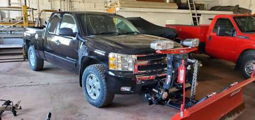 2011 chevy silverado 4x4 - - by dealer - vehicle for sale in Chardon, OH