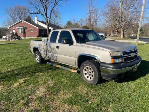 2007 Silverado Classic Ext Cab 4x4 1500 - cars & trucks - by owner -... for sale in Martinsville, IN