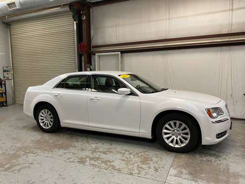 2013 Chrysler 300 4dr Sdn RWD, V6, Fully Loaded, Low Miles!!! - cars... for sale in Madera, CA