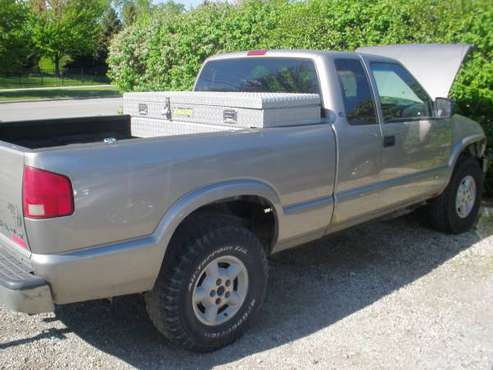 2003 Chevy S10 Pickup Truck for Parts 4 3L, Auto, 4 Wheel - cars & for sale in Golf, IL