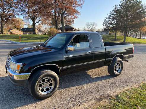 Toyota T100 SR5 4x4 💪 Pickup - cars & trucks - by owner - vehicle... for sale in Harwood Heights, IL