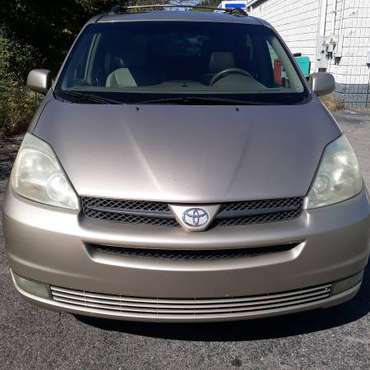 2004 Toyota sienna XLE clean title for sale in Smyrna, TN