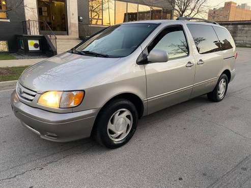 2001 Toyota Sienna - cars & trucks - by owner - vehicle automotive... for sale in Chicago, IL