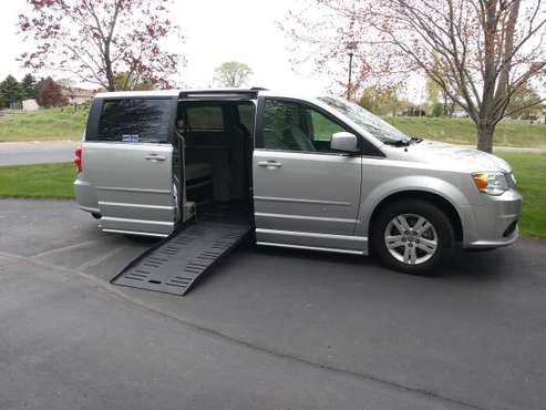 Handicap Wheelchair Accessible 2012 Dodge Grand Caravan - cars & for sale in Andover, MN