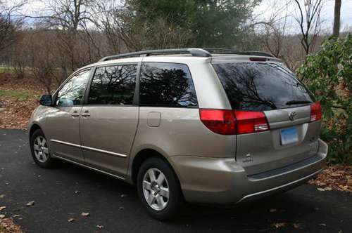 2004 Toyota Sienna LE - cars & trucks - by owner - vehicle... for sale in New Britain, CT