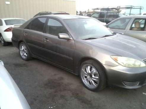 2005 TOYOTA CAMRY LE - cars & trucks - by owner - vehicle automotive... for sale in Porterville, CA