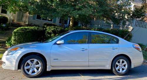 2009 Nissan Altima Hybrid - cars & trucks - by owner - vehicle... for sale in Arlington, District Of Columbia