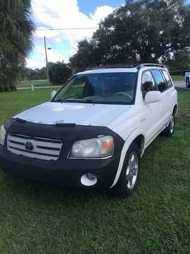Toyota Highlander 2004 - cars & trucks - by owner - vehicle... for sale in Venice, FL