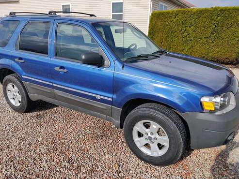2007 Ford Escape XLT AWD - cars & trucks - by owner - vehicle... for sale in Baltimore, OH