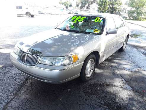 2001 LINCOLN TOWN CAR EXECUTIVE Sedan for sale in TAMPA, FL