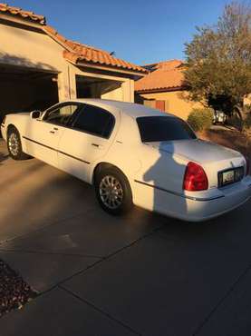 For sale 2006 Lincoln Towncar - cars & trucks - by owner - vehicle... for sale in Phoenix, AZ