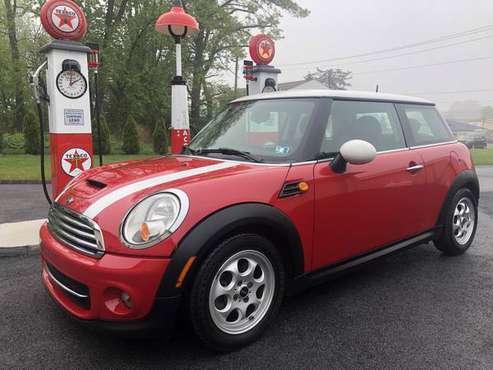 2013 Mini Cooper Automatic Chili Red 37 MPG Excellent Condition for sale in Palmyra, PA