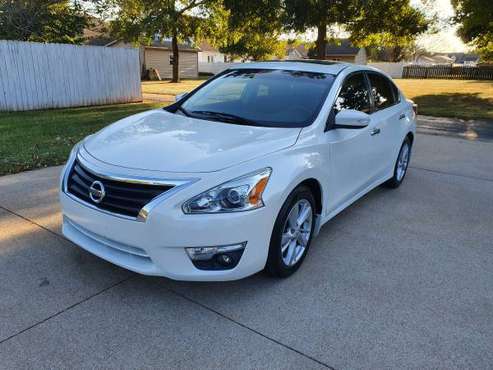 2013 Nissan Altima, White 64000 miles for sale in Russellville, KY