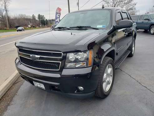 2008 Chevrolet Avalanche LT 4WD (GUARANTEED FINANCING-LEATHER) -... for sale in Macedon, NY